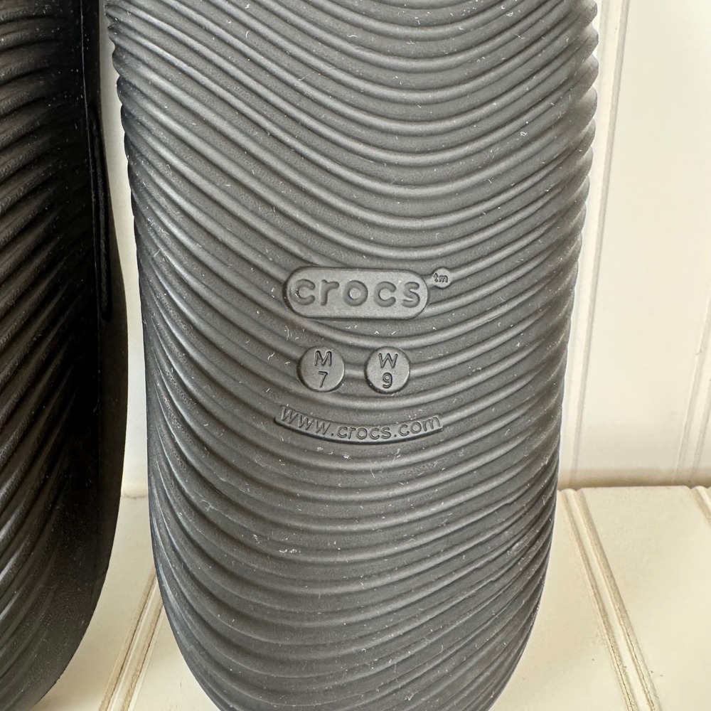 Crocs Mellow Recovery Clogs Black Unisex Mens 7 Womens 9 Slip On 208493 - Picture 10 of 11